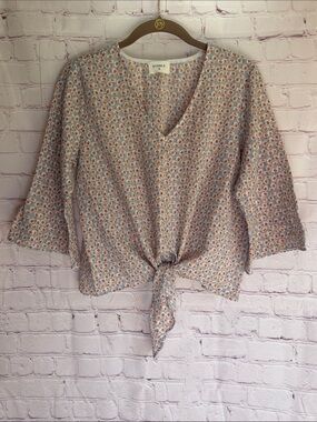 Everly Light Blue Floral Tie-Front lightweight Blouse Woman’s Size Medium